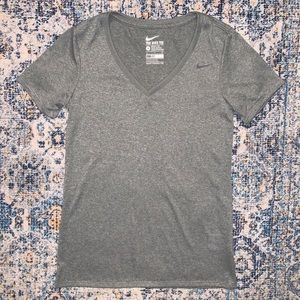 “The NIKE Tee” size S